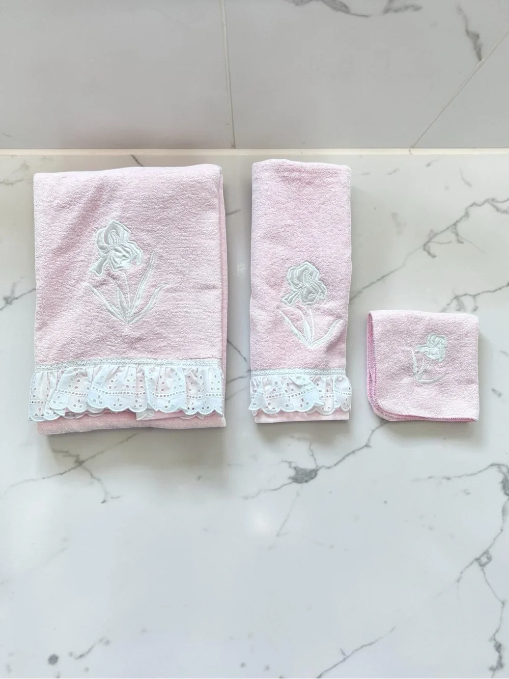 Vintage R.A. Briggs Pink Iris Towel Set Lace Trim Bath Hand Washcloth NWT